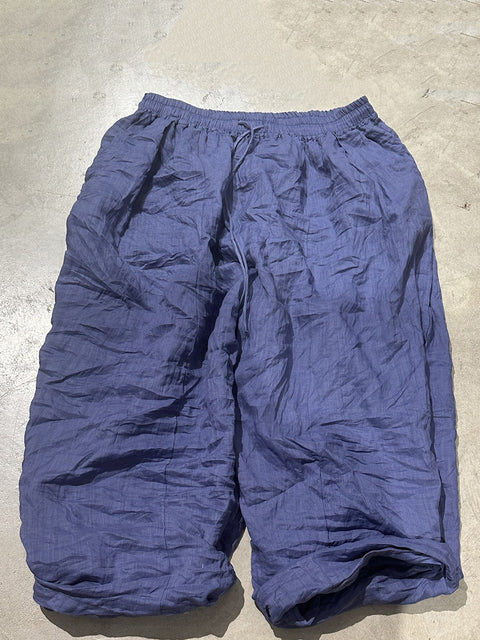 Pantaloni vintage autunnali larghi in ramiè con risvolto da donna