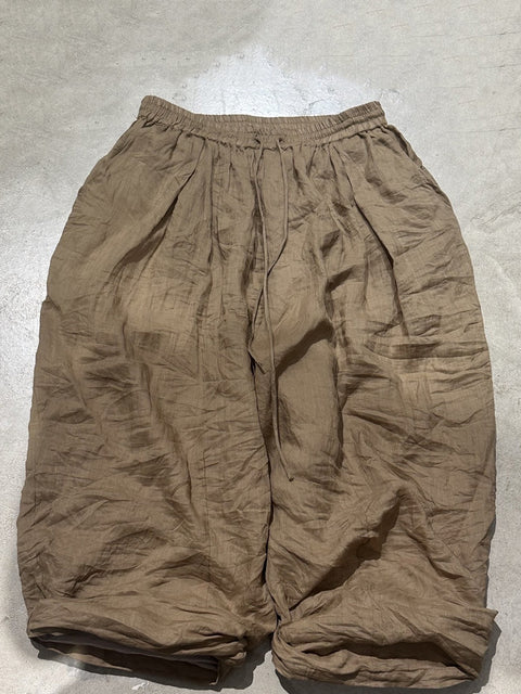 Pantaloni vintage autunnali larghi in ramiè con risvolto da donna