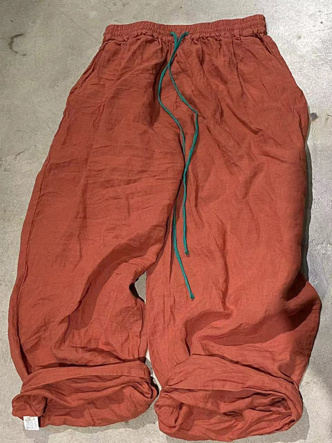 Pantaloni vintage autunnali larghi in ramiè con risvolto da donna