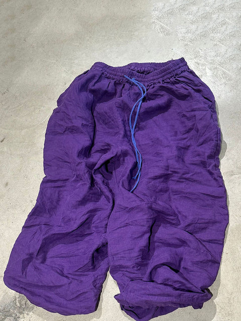 Pantaloni vintage autunnali larghi in ramiè con risvolto da donna