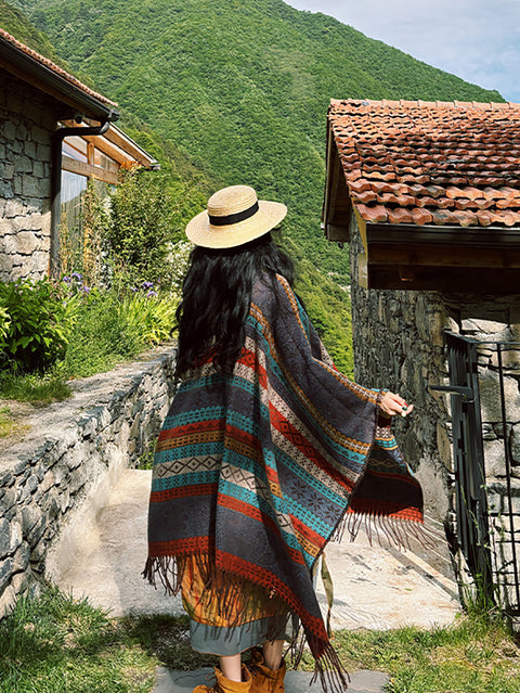 Scialle etnico a righe in maglia con nappe da donna