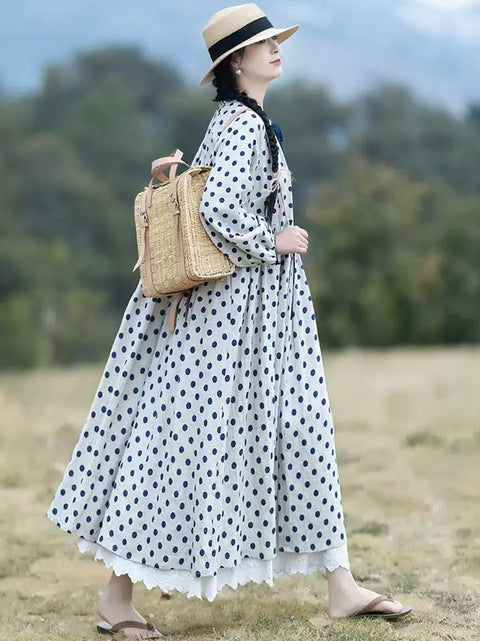 Abito largo in lino con colletto in pizzo a pois e motivo primaverile da donna