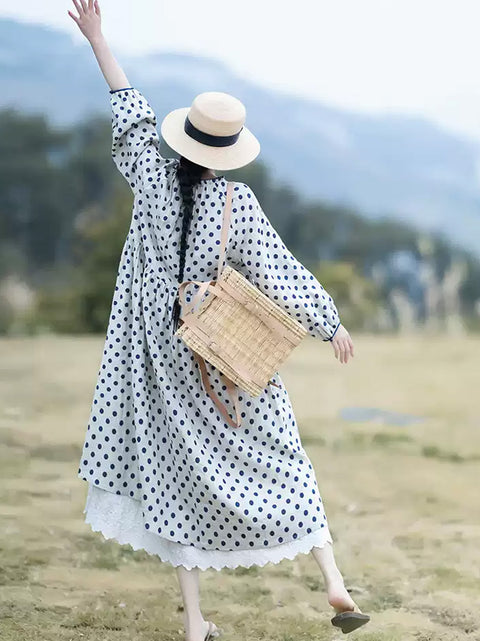 Abito largo in lino con colletto in pizzo a pois e motivo primaverile da donna